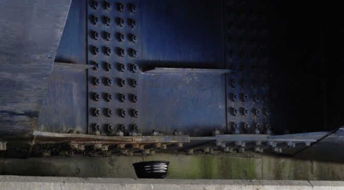 今日の１枚「橋下の小さな器」